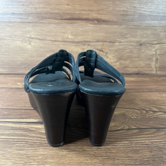 UGG Mattie Black Leather Slip-On Wedge Sandals Women’s Size 8 Shoes - Picture 4 of 10